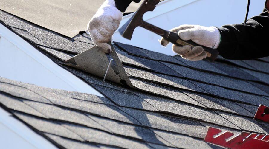 Expert Emergency Roof Repairs services in Daisetta, TX